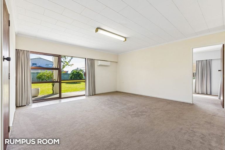 Photo of property in 33 Prince Regent Drive, Half Moon Bay, Auckland, 2012