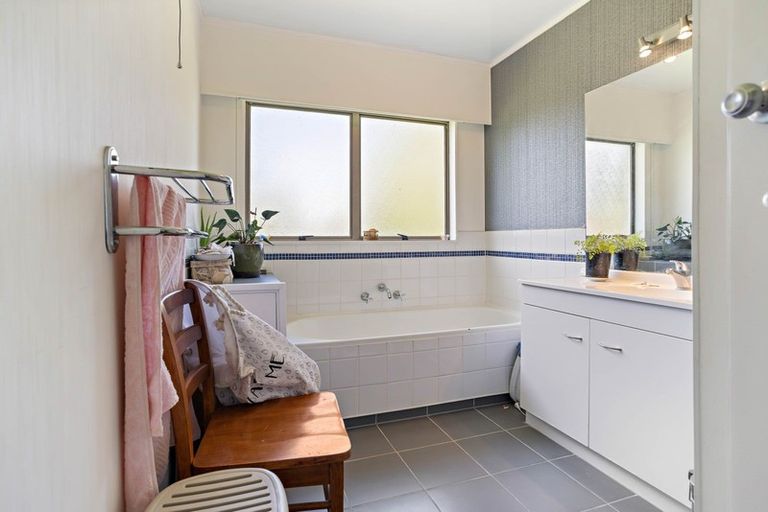 Photo of property in 17 Benalder Crescent, Tokoroa, 3420