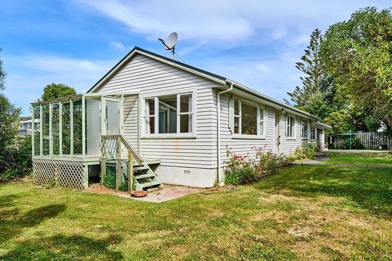 Photo of property in 5a Whitehouse Road, Titahi Bay, Porirua, 5022