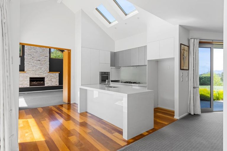 Photo of property in 5 Cameron Drive, Acacia Bay, Taupo, 3385