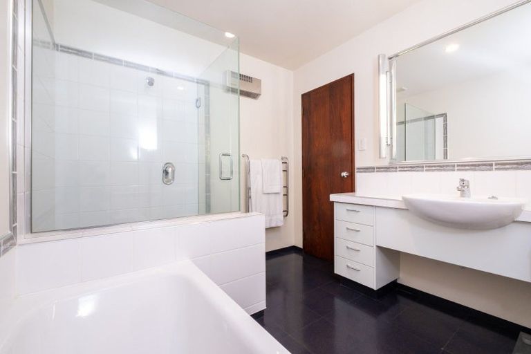 Photo of property in 25b George Street, Hospital Hill, Napier, 4110