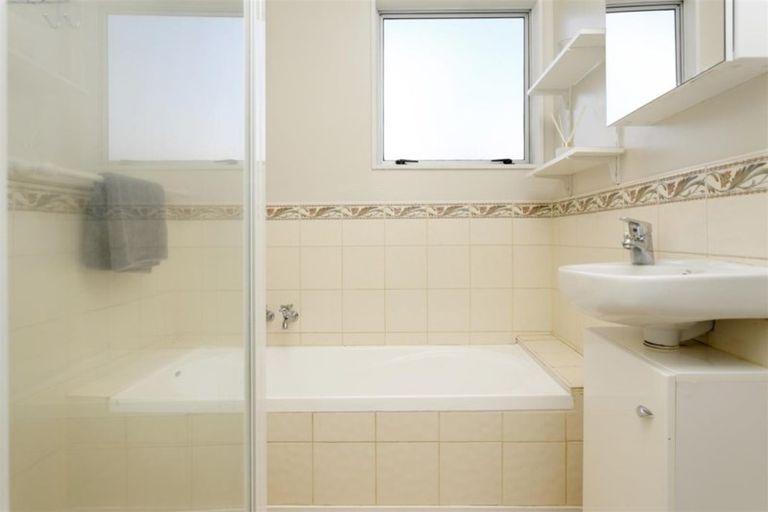 Photo of property in 104 Richmond Avenue, Richmond Heights, Taupo, 3330