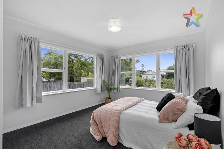 Photo of property in 385 Stokes Valley Road, Stokes Valley, Lower Hutt, 5019