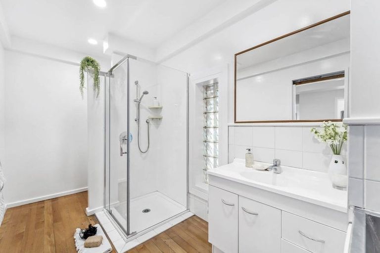 Photo of property in 1006 Whangaparaoa Road, Tindalls Beach, Whangaparaoa, 0930