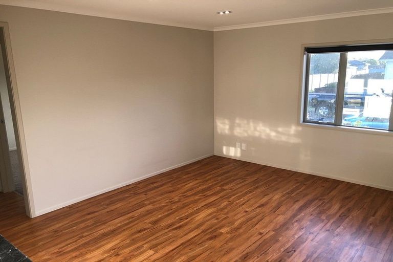 Photo of property in 25 Darren Crescent, Half Moon Bay, Auckland, 2012