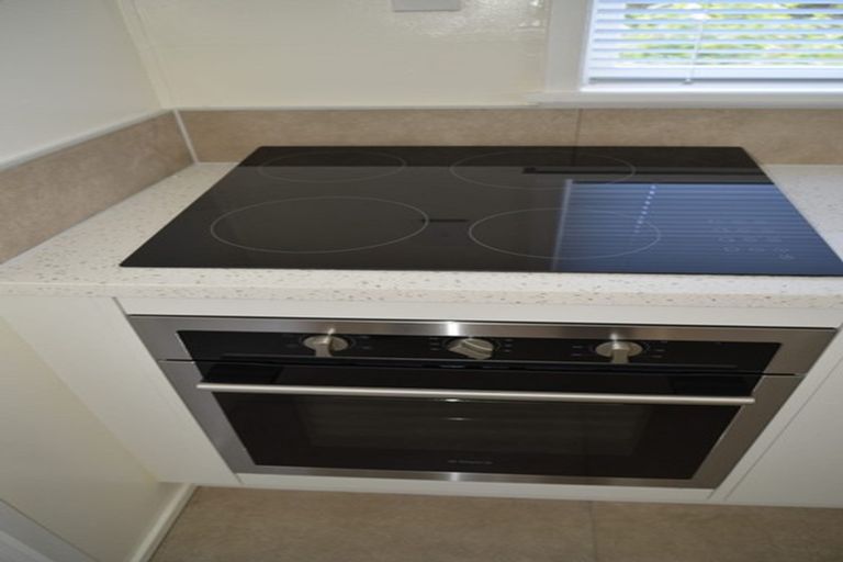 Photo of property in 2/21 Waverley Avenue, Glenfield, Auckland, 0629