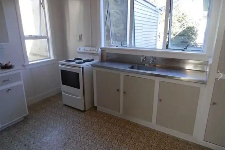 Photo of property in 27 Bulteel Street, New Plymouth, 4310