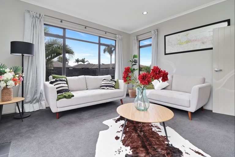 Photo of property in 102 Oriental Parade, Papamoa Beach, Papamoa, 3118