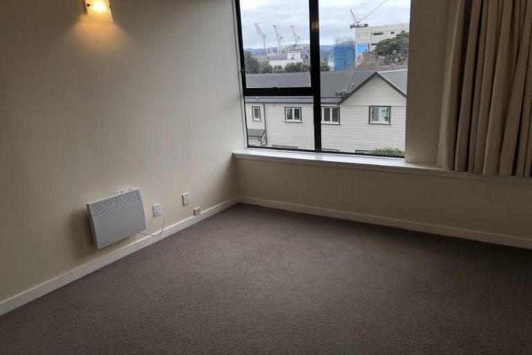 Photo of property in Hobson Court Flats, 28/70 Hobson Street, Thorndon, Wellington, 6011