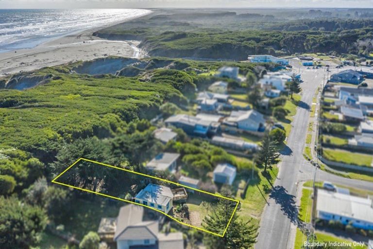 Photo of property in 24 Hunia Terrace, Himatangi Beach, Foxton, 4891