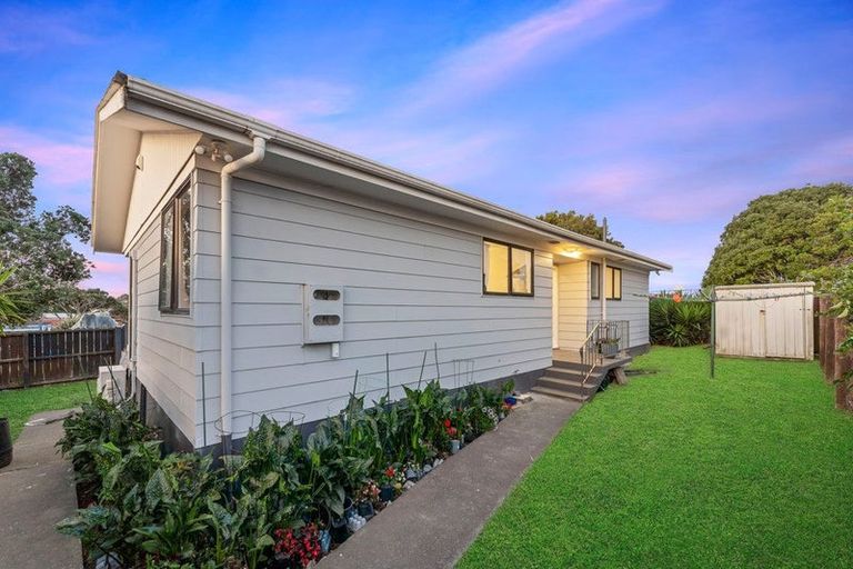 Photo of property in 2/41 Taitimu Drive, Weymouth, Auckland, 2103