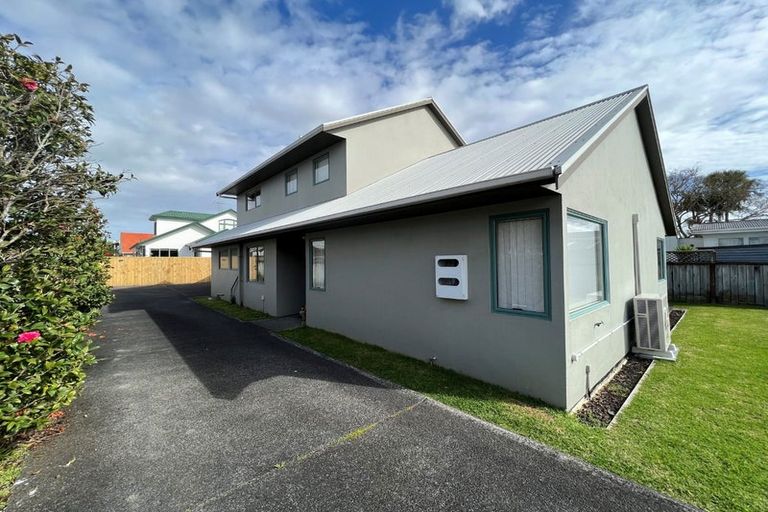 Photo of property in 8a Formby Avenue, Point Chevalier, Auckland, 1022