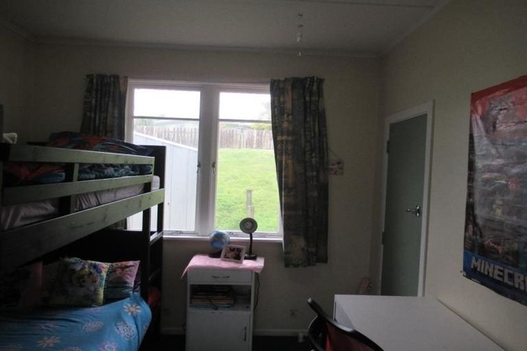 Photo of property in 42 Kenmore Street, Newlands, Wellington, 6037