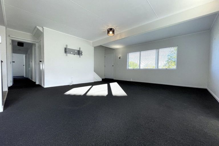 Photo of property in 15 Dalwhinnie Parade, Highland Park, Auckland, 2010