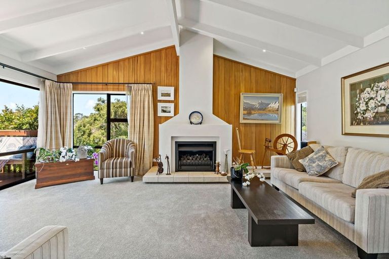 Photo of property in 7 Helvetia Drive, Browns Bay, Auckland, 0630