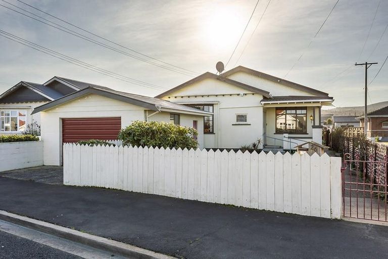 Photo of property in 26 Hargest Crescent, Saint Kilda, Dunedin, 9012