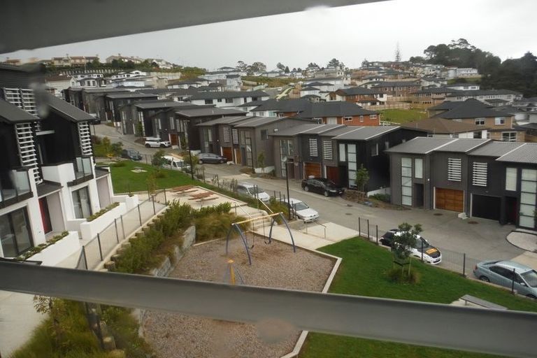 Photo of property in 2/10 Silver Moon Road, Albany Heights, Auckland, 0632