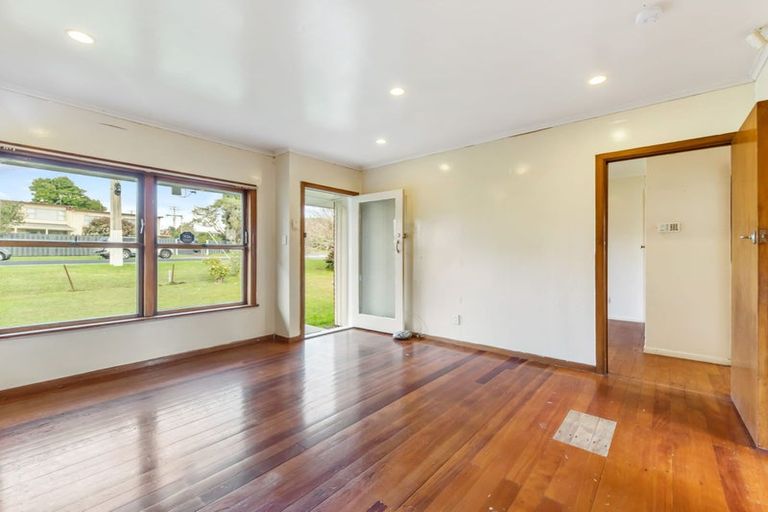 Photo of property in 2/43 Tramway Road, Beach Haven, Auckland, 0626