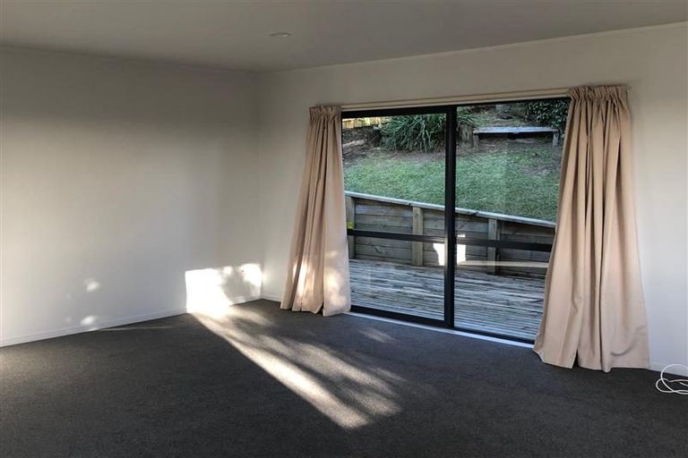 Photo of property in 11 Felicity Place, Unsworth Heights, Auckland, 0632