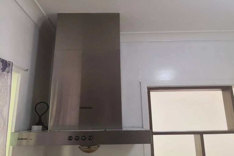 Photo of property in 1/454 East Coast Road, Windsor Park, Auckland, 0630