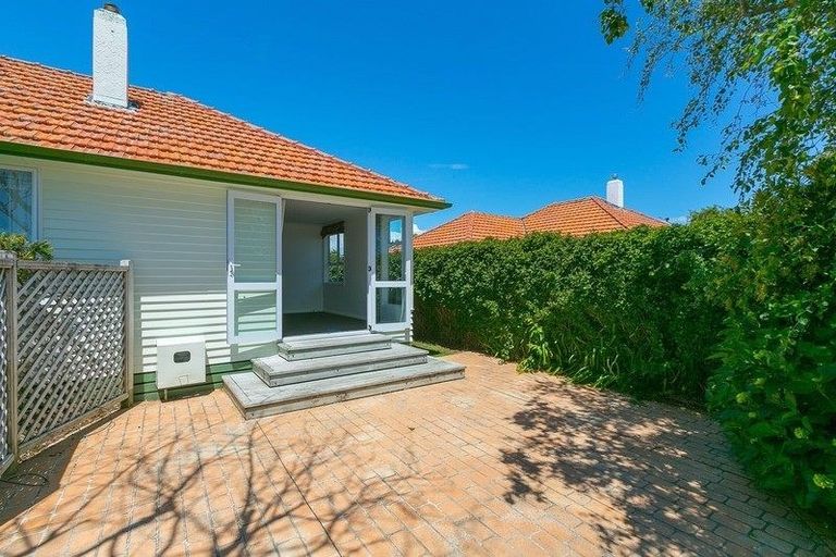 Photo of property in 10 Union Street, Merrilands, New Plymouth, 4312