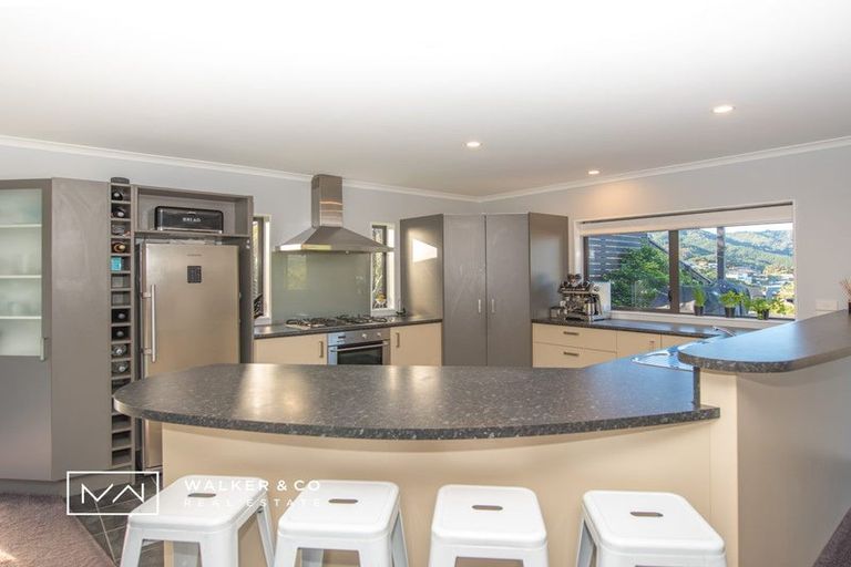 Photo of property in 22 James Nairn Grove, Riverstone Terraces, Upper Hutt, 5018