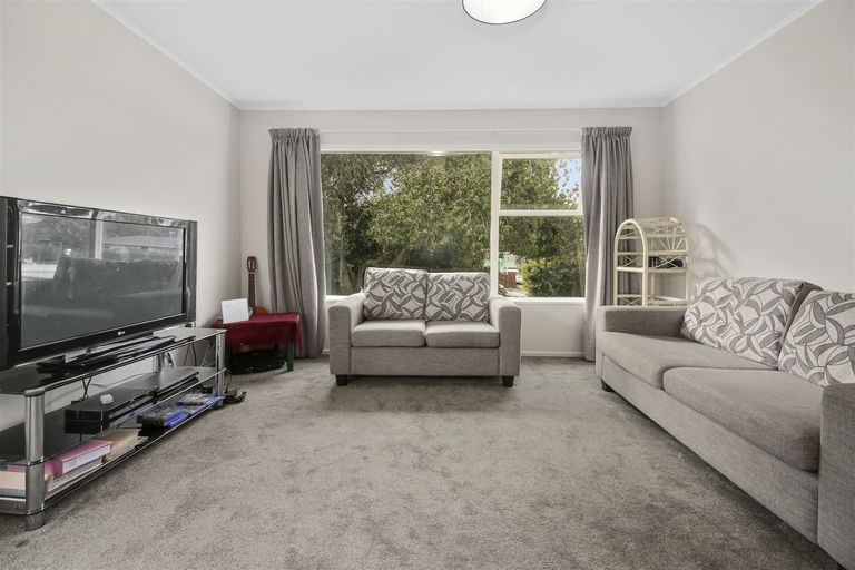 Photo of property in 16 Lyncroft Street, Mangere East, Auckland, 2024