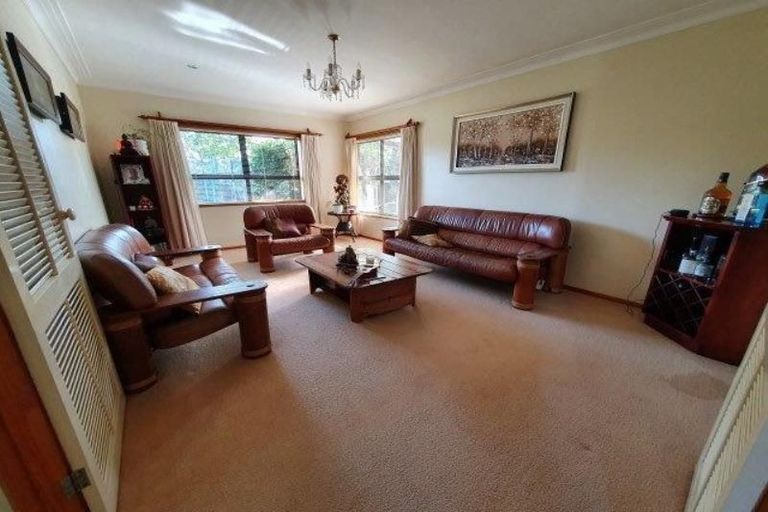 Photo of property in 12 Buckingham Crescent, Manukau, Auckland, 2025