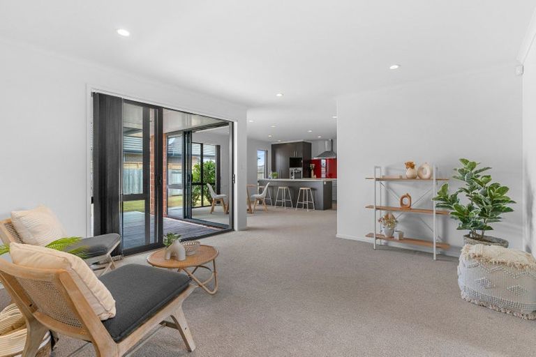 Photo of property in 20 Kowi Lakes Drive, One Tree Point, 0118