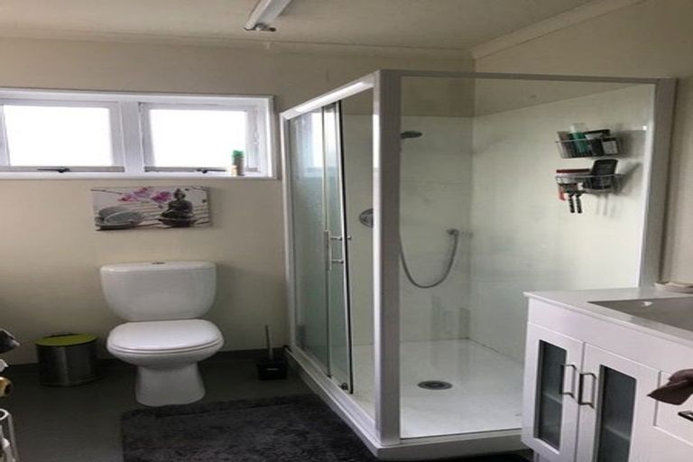 Photo of property in 207 Onepu Road, Lyall Bay, Wellington, 6022