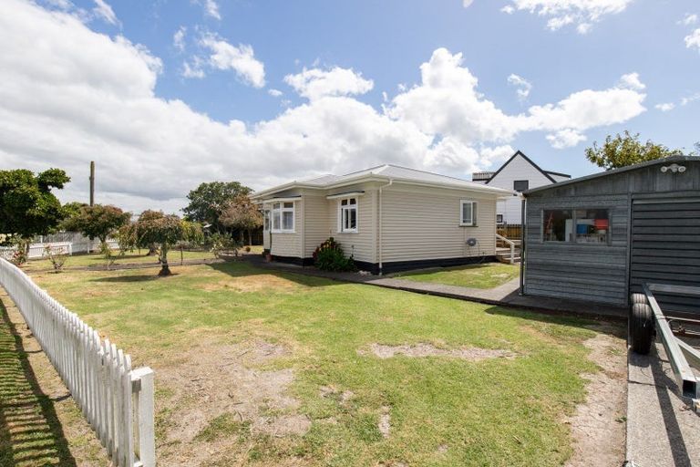 Photo of property in 11 Darlington Street, Ngatea, 3503