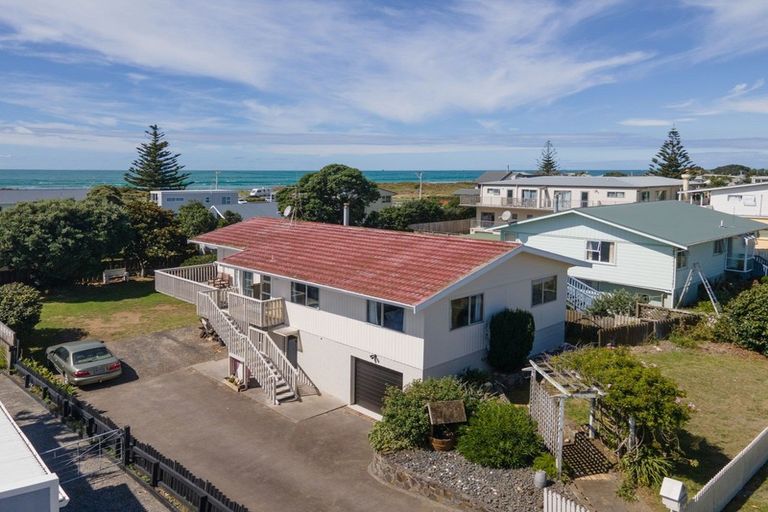 Photo of property in 207 Seaforth Road, Waihi Beach, 3611