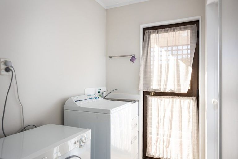 Photo of property in 32 Poplar Grove, Whalers Gate, New Plymouth, 4310