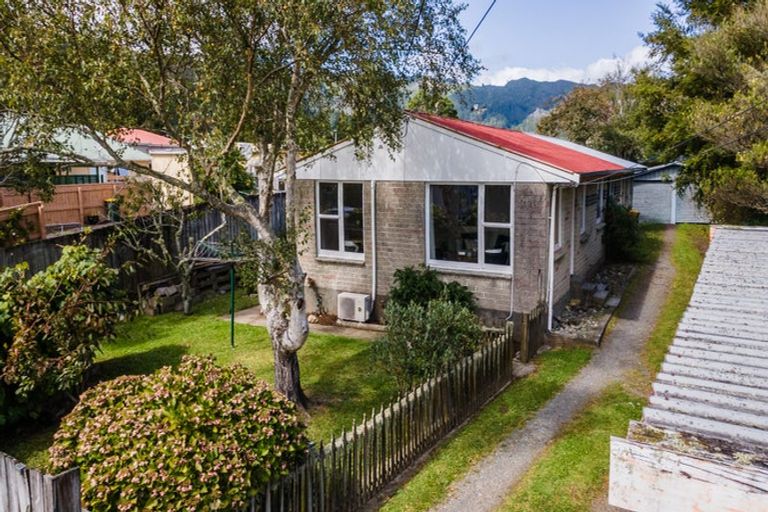 Photo of property in 6-8 Young Grove, Stokes Valley, Lower Hutt, 5019