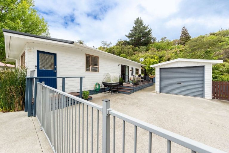 Photo of property in 8 Harold Grove, Stokes Valley, Lower Hutt, 5019