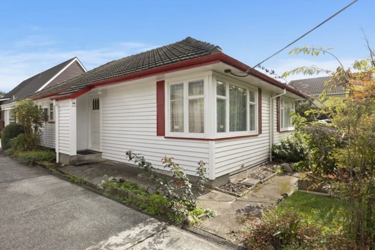 Photo of property in 28 Glen Road, Stokes Valley, Lower Hutt, 5019
