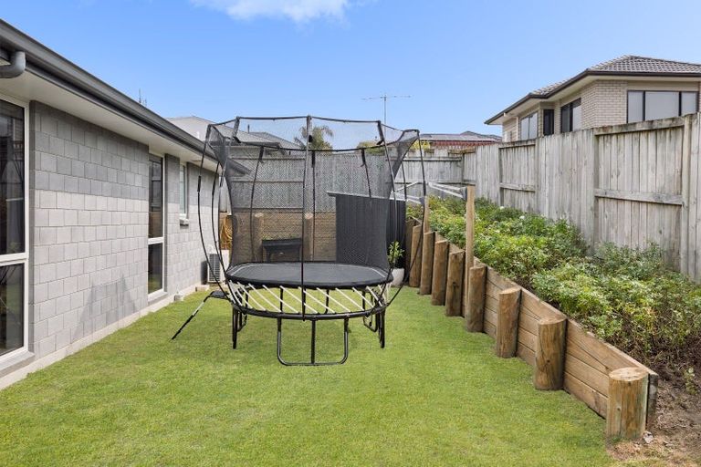 Photo of property in 16 Sharman Place, Pyes Pa, Tauranga, 3112