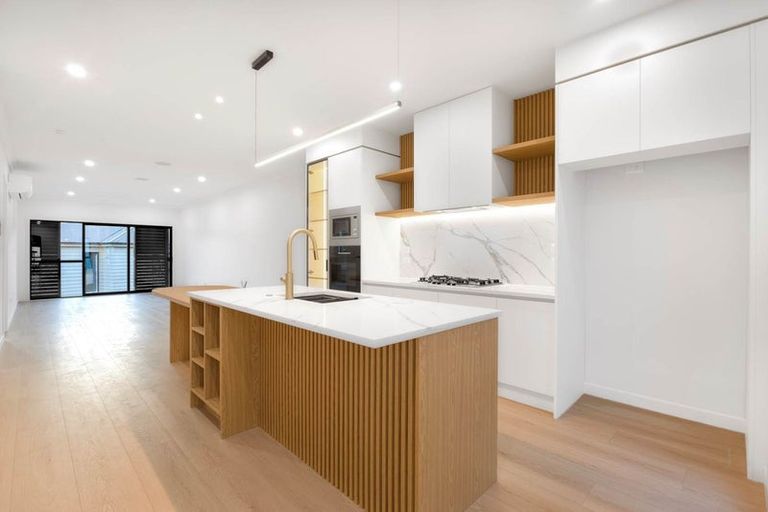 Photo of property in 69b Chivalry Road, Glenfield, Auckland, 0629