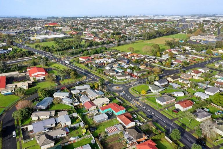Photo of property in 74 Bader Drive, Mangere, Auckland, 2022