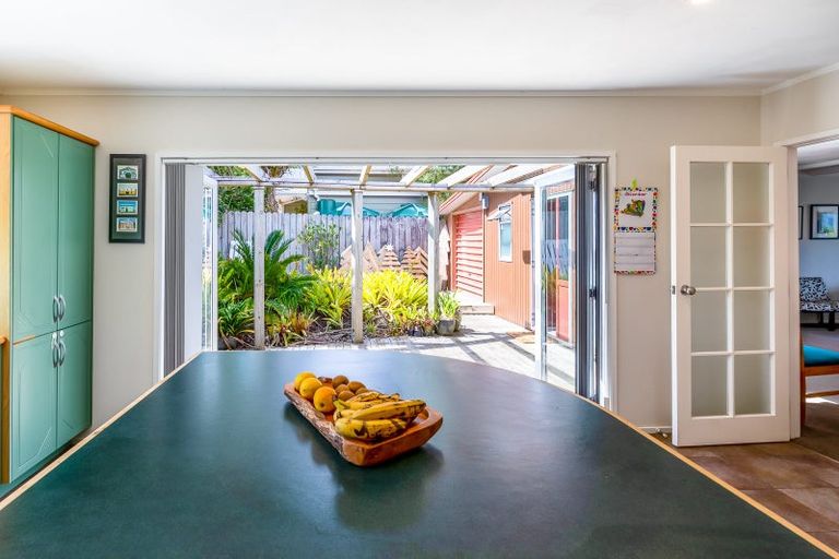 Photo of property in 13 Lookout Drive, Laingholm, Auckland, 0604