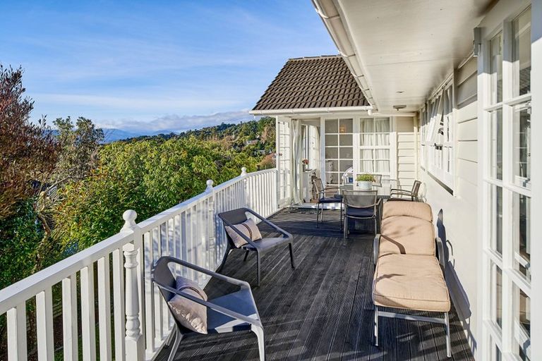 Photo of property in 1 Ecclesfield Grove, Silverstream, Upper Hutt, 5019