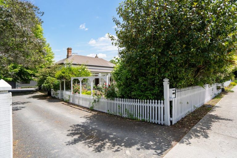 Photo of property in 147 Victoria Street, Cambridge, 3434