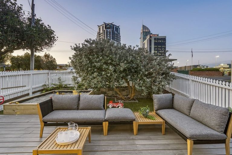 Photo of property in 2/16 Bracken Avenue, Takapuna, Auckland, 0622