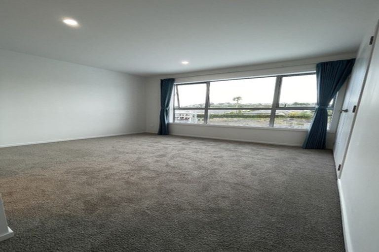 Photo of property in 6/10 Vinifera Place, Fairview Heights, Auckland, 0632