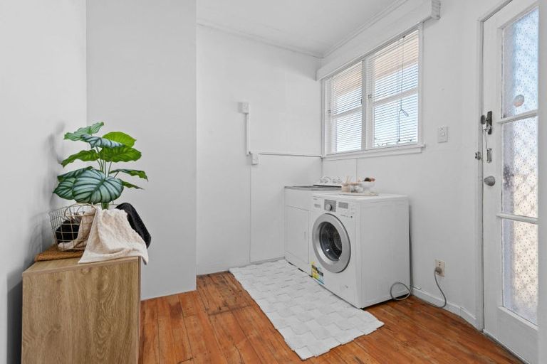 Photo of property in 15 Kensington Place, Fairfield, Hamilton, 3214