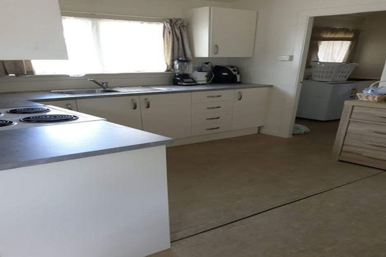 Photo of property in 37a Paramu Avenue, Birkdale, Auckland, 0626