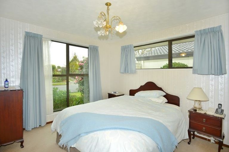 Photo of property in 42 Karnak Crescent, Russley, Christchurch, 8042