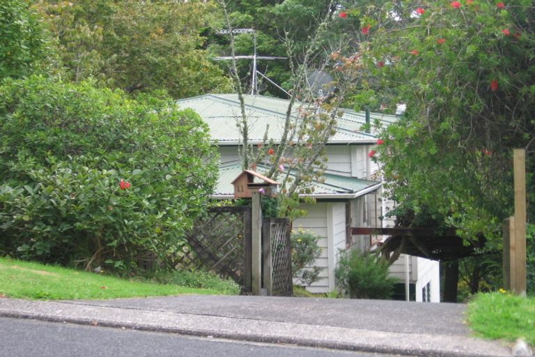 Photo of property in 11 West Lynn Road, Titirangi, Auckland, 0604