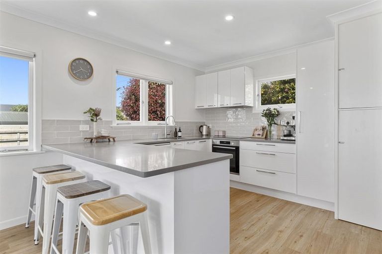 Photo of property in 12a Seaview Road, Otumoetai, Tauranga, 3110