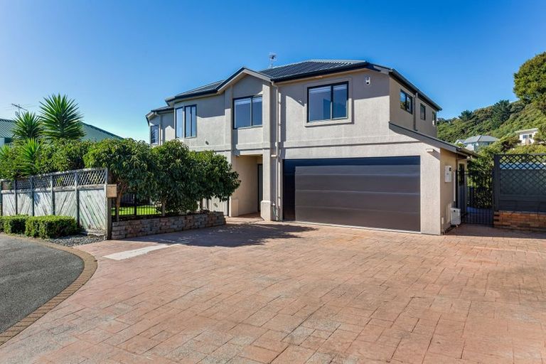 Photo of property in 8 Glengavel Grove, Papakowhai, Porirua, 5024
